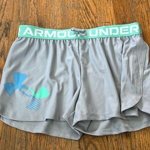 Under armour girls play up graphic logo shorts